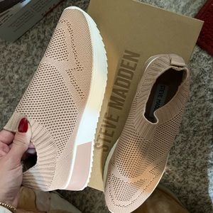 Steve Madden sneakers BRAND NEW. Women’s size 7.5